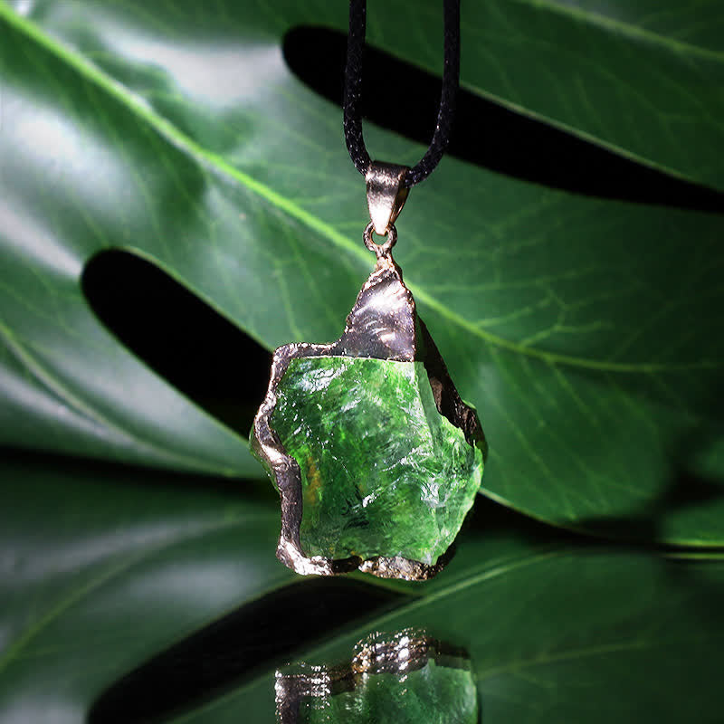 Fijne Moldaviet Ketting – Groene Moldaviet Hanger, Handgemaakt met Verstelbare Ketting – Zahara Lyra Moldavite