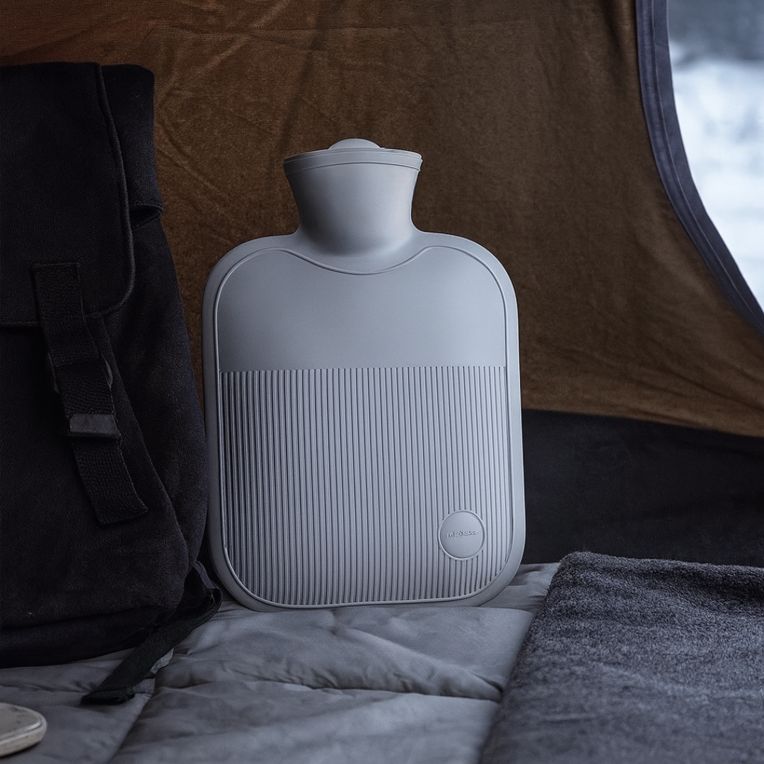 Grote Warmwaterkruik 2 Liter met Zachte Fleece Hoes – Lekvrije Sluiting, Warmte voor Voeten, Handen & Rug, 4 Kleuren Grijs