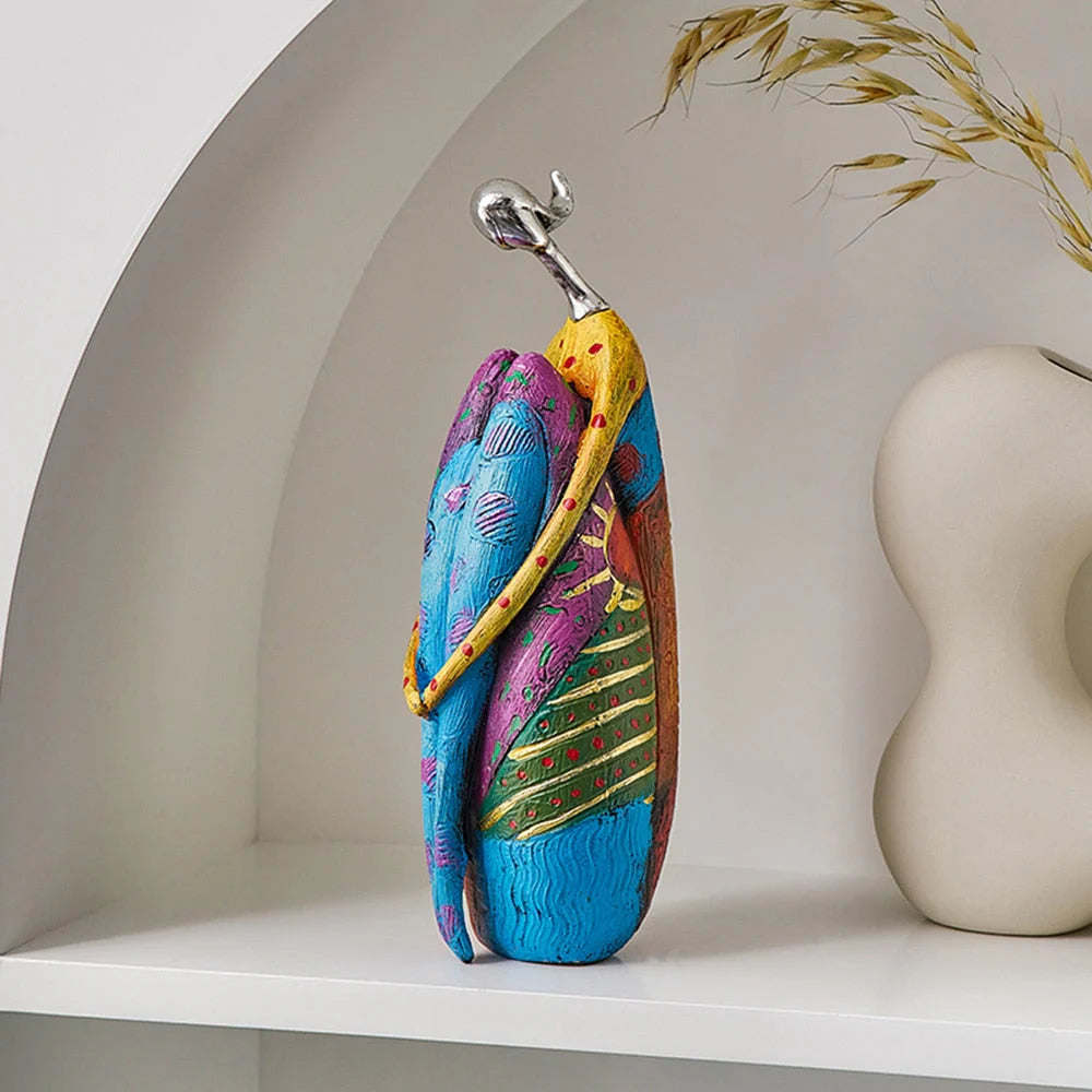 Abstract Vrouwenbeeldje van Duurzame Hars in Levendige Kleuren – Handgemaakt Kunstwerk voor Modern Interieur Juliette