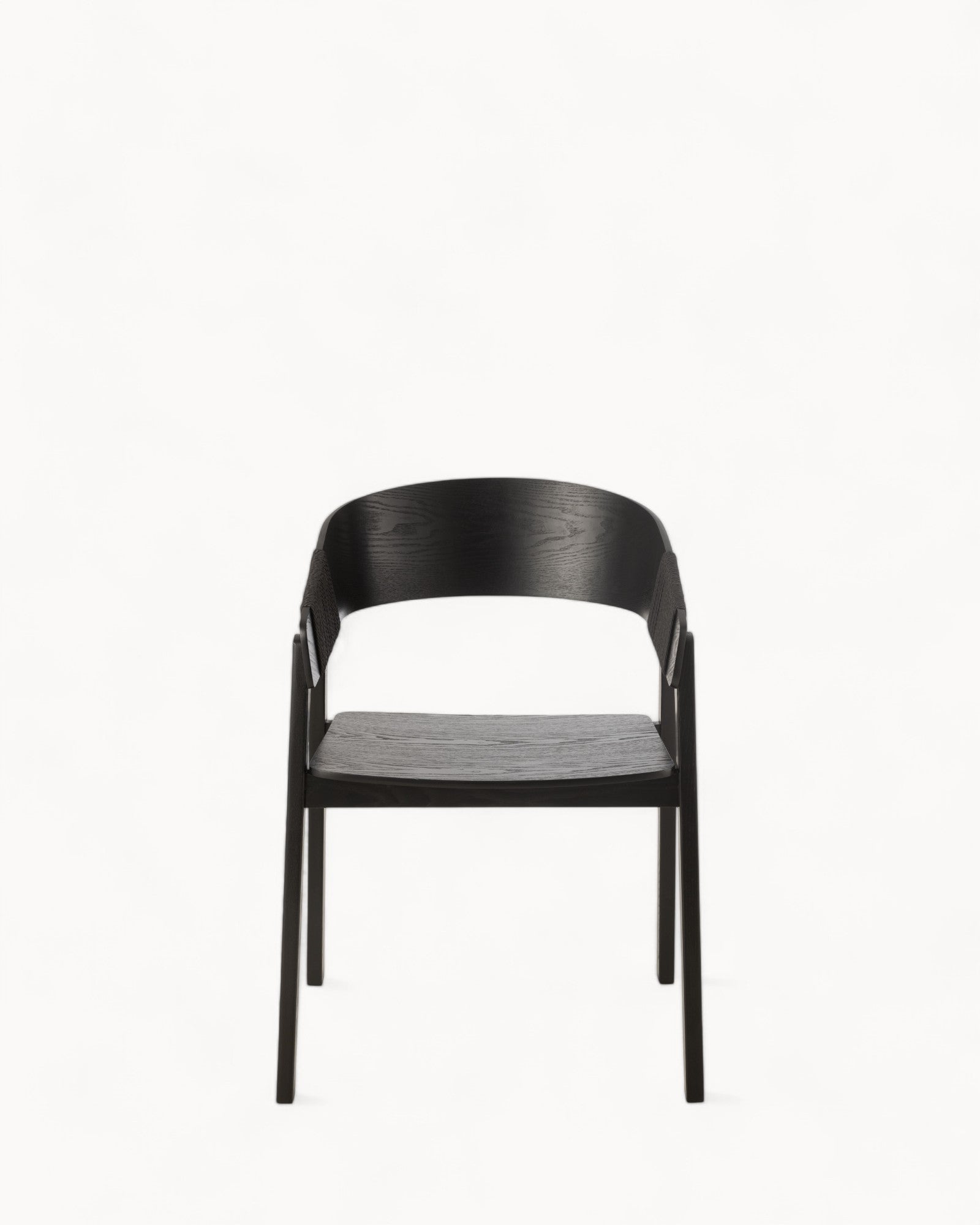 Eetkamerstoel van Essenhout met Zwart Touw – Minimalistisch en Comfortabel Ontwerp voor Moderne Interieurs 1