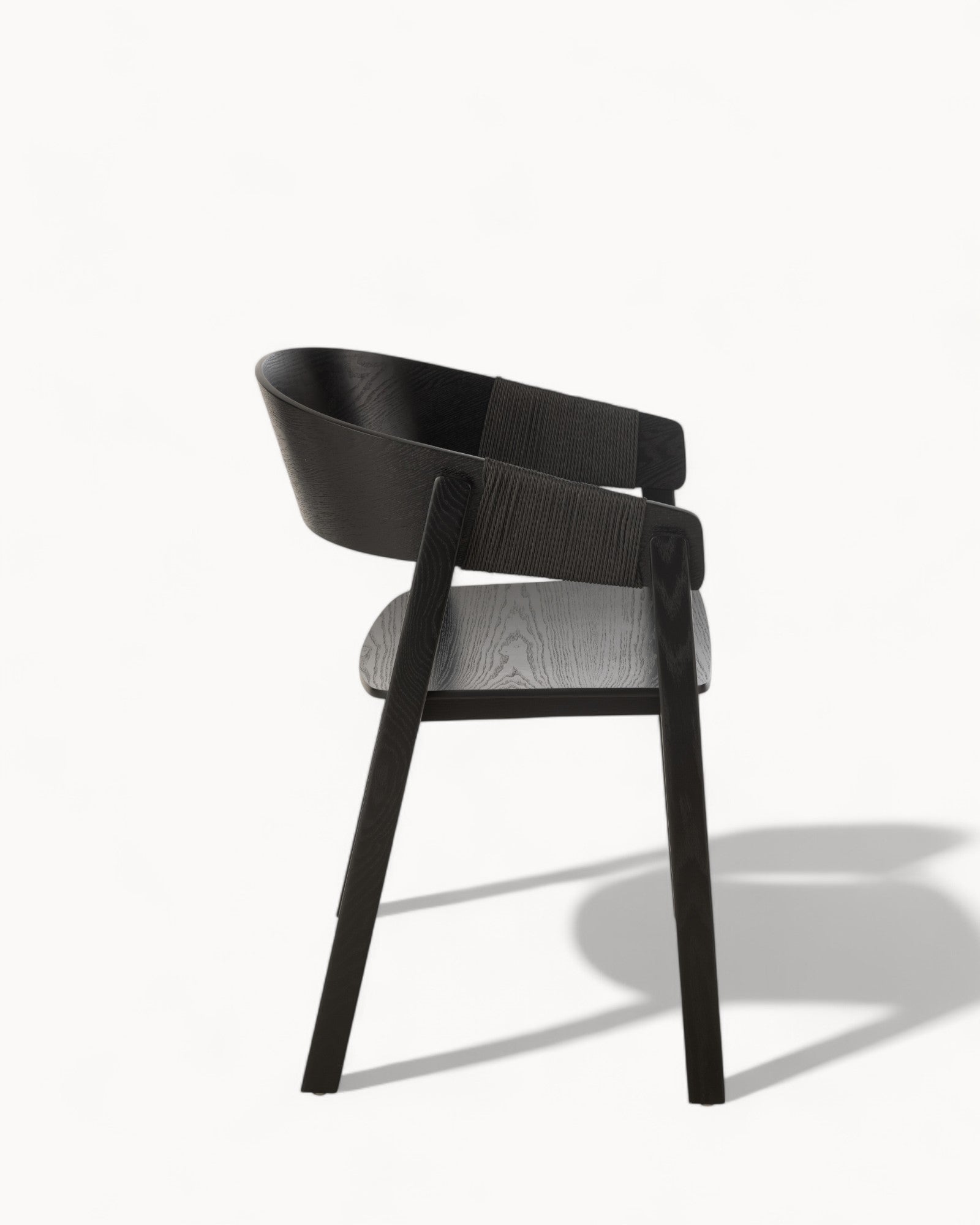 Eetkamerstoel van Essenhout met Zwart Touw – Minimalistisch en Comfortabel Ontwerp voor Moderne Interieurs 2