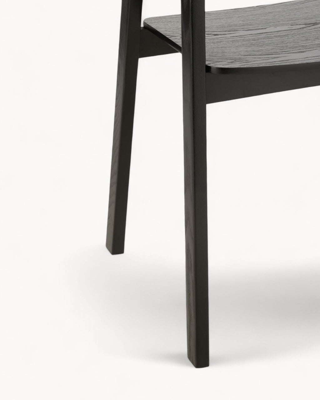 Eetkamerstoel van Essenhout met Zwart Touw – Minimalistisch en Comfortabel Ontwerp voor Moderne Interieurs 5