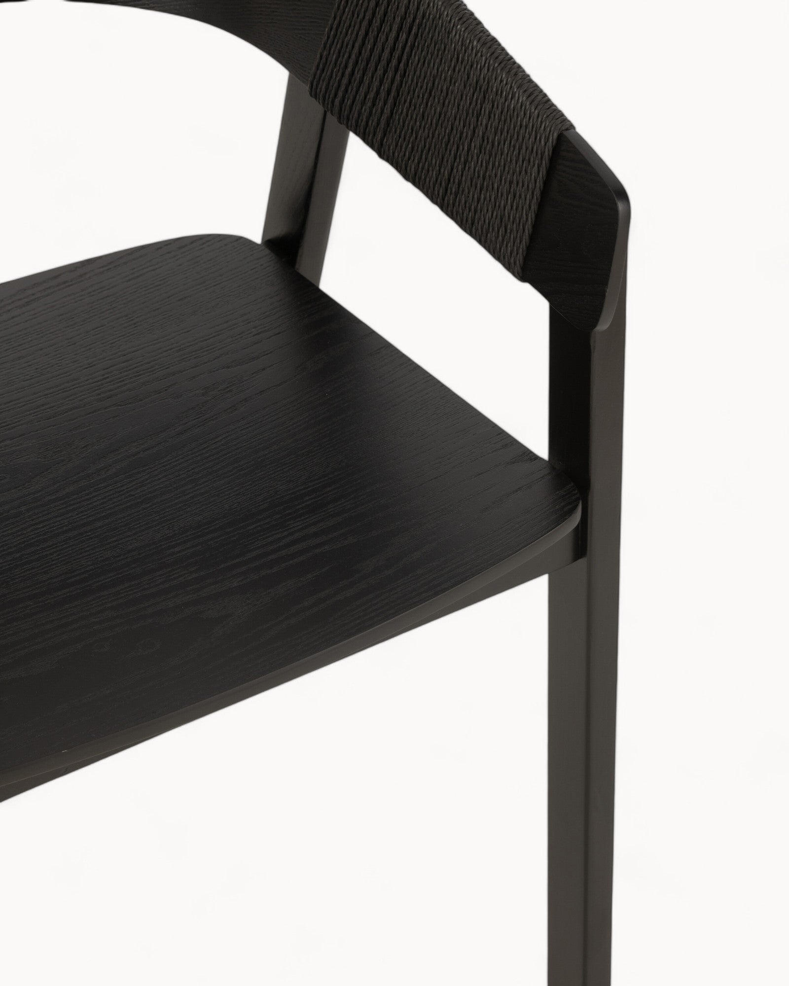 Eetkamerstoel van Essenhout met Zwart Touw – Minimalistisch en Comfortabel Ontwerp voor Moderne Interieurs 6