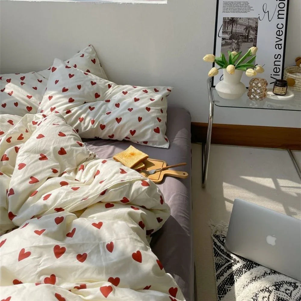 Love Heart Beddengoedset – Elegante Dekbedovertrek met Kussenslopen en Laken, Verkrijgbaar in Enkel, Dubbel en Queen Maten