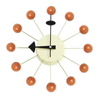 Moderne Wandklok 33 cm met Stil Kwartsmechanisme en Kleurrijke Houten Ballen voor Speelse Interieurs Oranje