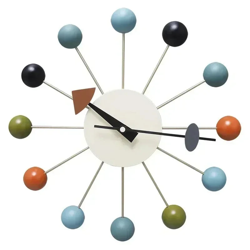 Moderne Wandklok 33 cm met Stil Kwartsmechanisme en Kleurrijke Houten Ballen voor Speelse Interieurs Meerkleurig