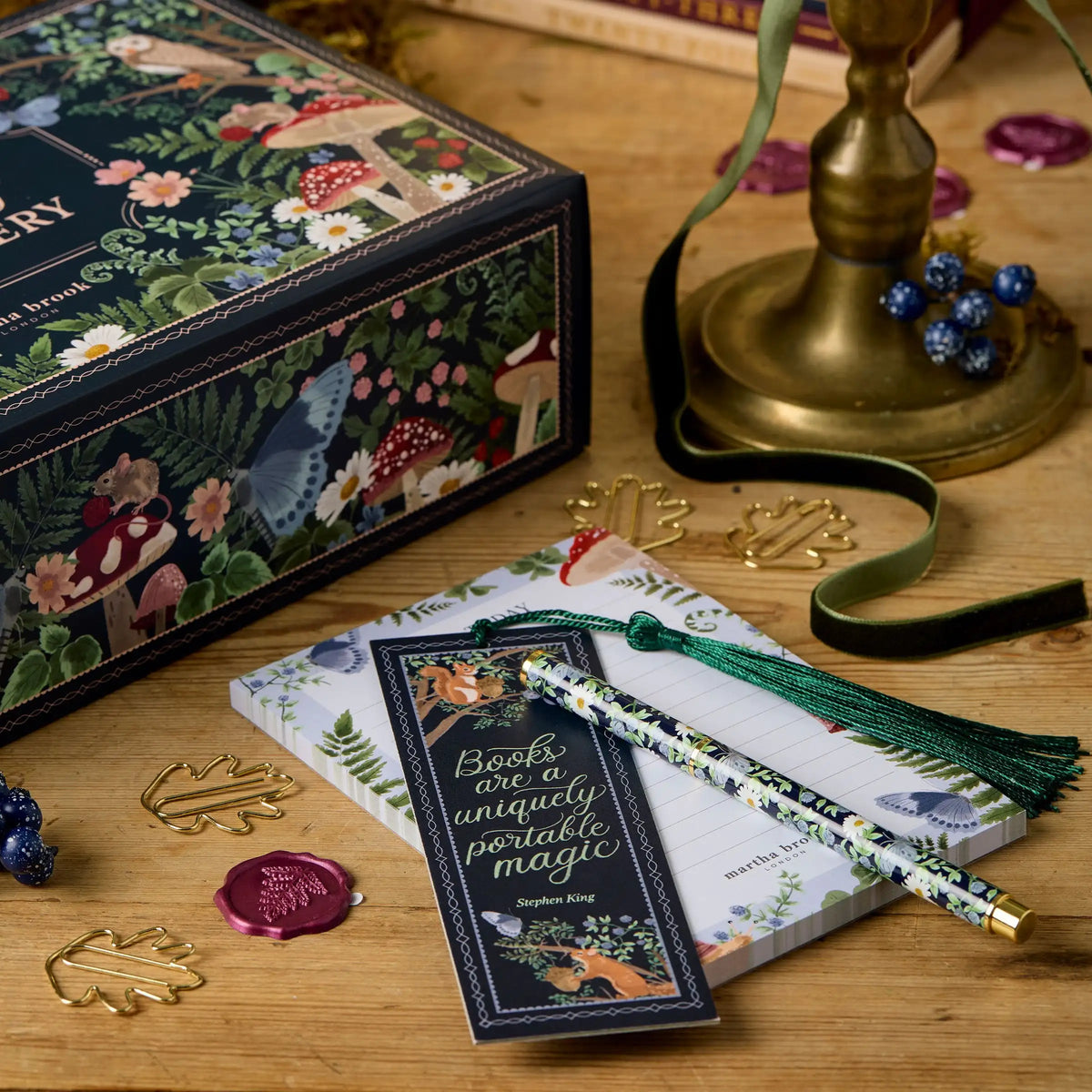 Creatieve Adventskalender – Schrijfwaren Adventskalender met 24 Verrassingen, Kerstcadeau voor Journaling & Knutselen – CraftJoy