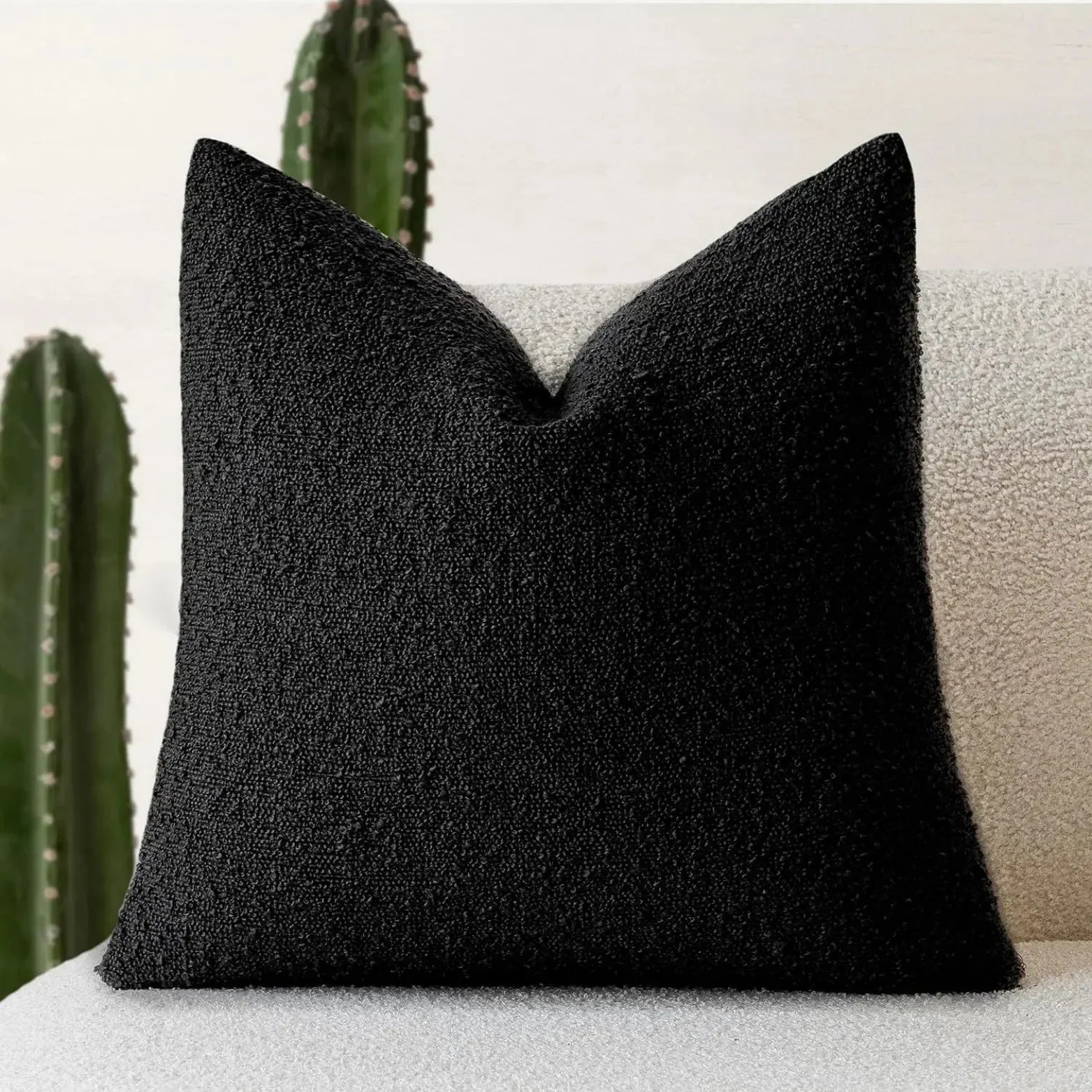 Tulum Kussenhoes van Luxe Bouclé-Stof – 45x45 cm voor Elegante Interieurs in Neutrale Kleur Zwart