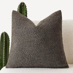 Tulum Kussenhoes van Luxe Bouclé-Stof – 45x45 cm voor Elegante Interieurs in Neutrale Kleur Donkerbruin