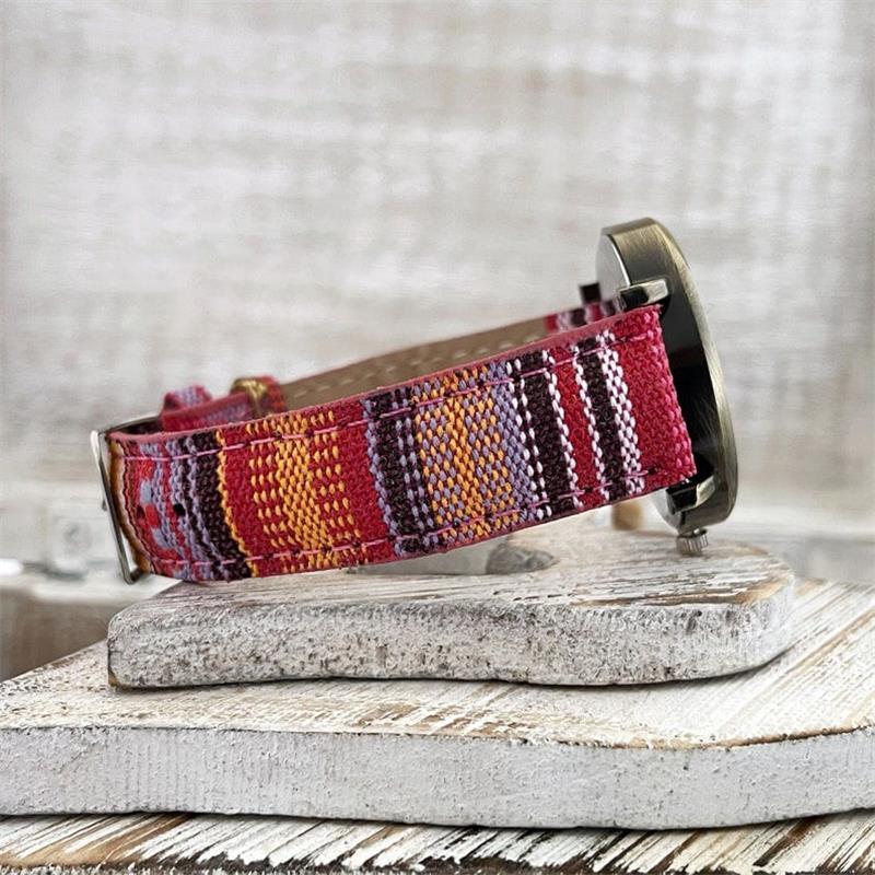 Amore Vintage Dameshorloge met Regenboog Patroon en Gevlochten Band