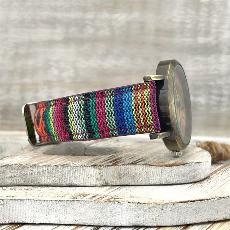 Amore Vintage Dameshorloge met Regenboog Patroon en Gevlochten Band
